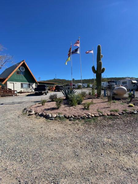 Black Canyon Campground Modern Sleeping Pods Tiny Homes Black Canyon City Exterior foto